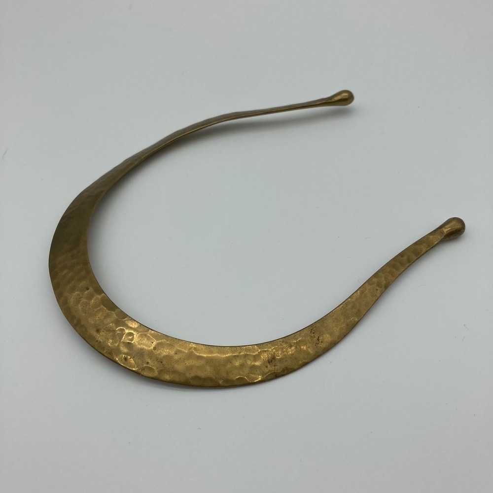 Vintage Hammered Brass Torque Collar Necklace | Mid-Century Modernist Choker - Picture 3 of 9